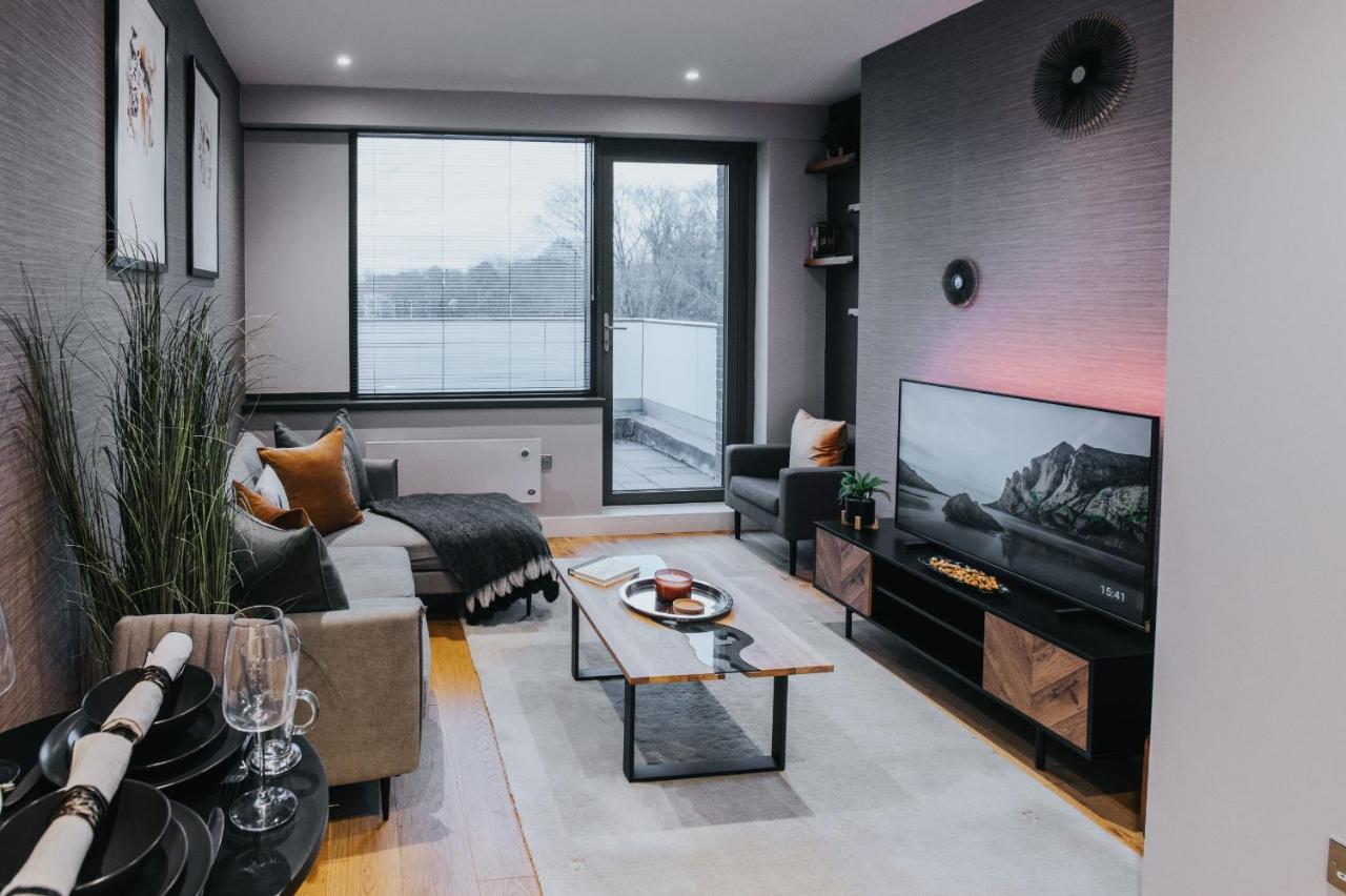 Circa17- Entire Apt, Free Parking, Gym, City Central & Free Netflix Bracknell Extérieur photo